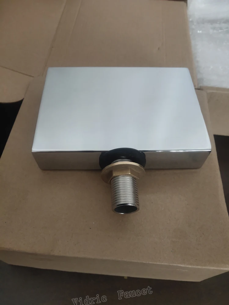 Настенный смеситель для ванной комнаты с водопадом латунный Смеситель