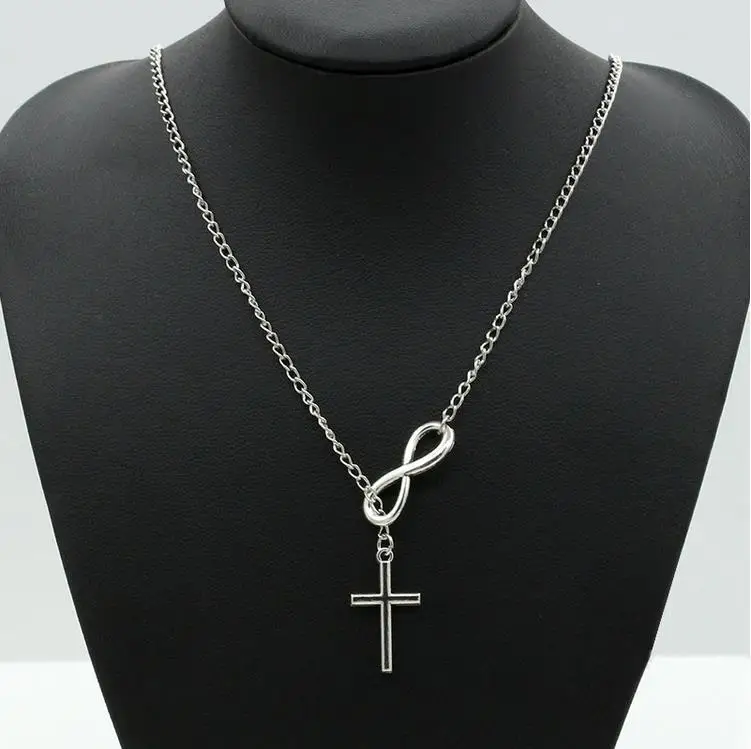 

Europe and the United States hot sale simple lucky number 8 cross short necklace