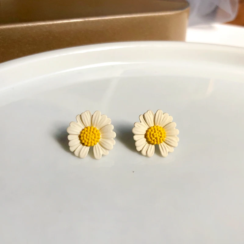 

S925 needle Women Jewelry Little Daisy Earrings Sweet Design Spring Summer Style Flower Stud Earrings For Women Party Gifts