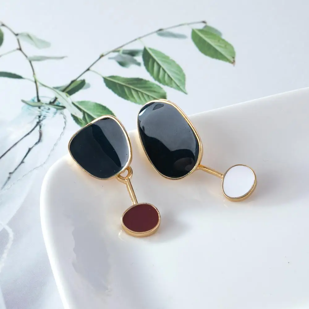 Женские асимметричные серьги капельки характерные геометрические с цветным