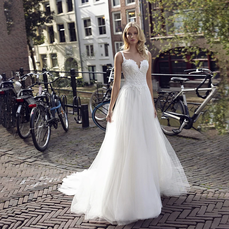 

Graceful Backless V-Neck Wedding Dress Lace Appliques Chiffon Sleeveless 2021 Custom Made Slim Fit Bride Gowns