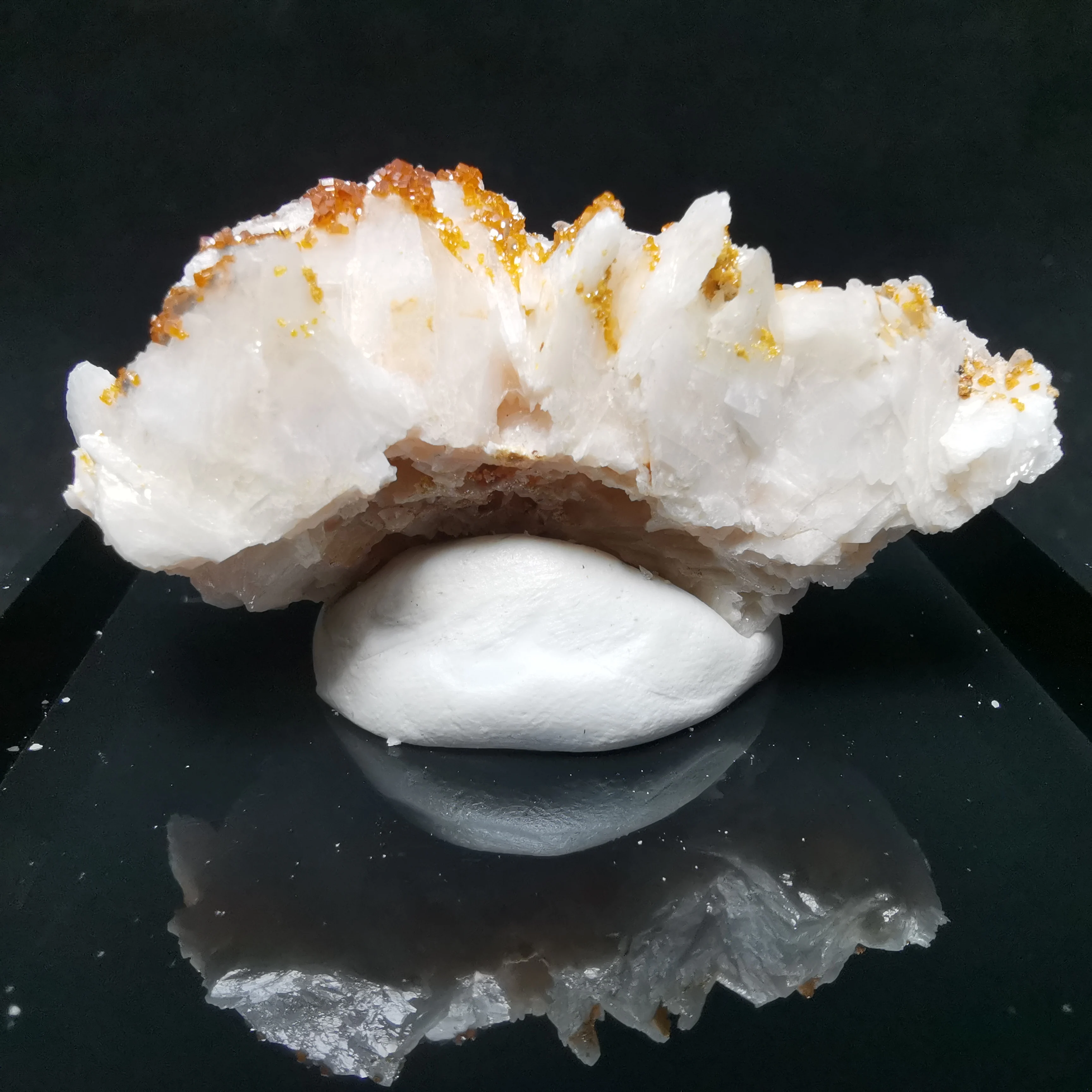 

Fine natural vanadium lead ore white flower barite specimen mineral crystal rock ore mark original stone ornament