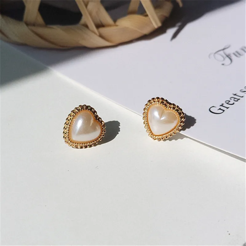 

Heart pearl earrings for women Jewelry Making Cute Romantic earrings elegant fashion minimalist style stud earrings of women