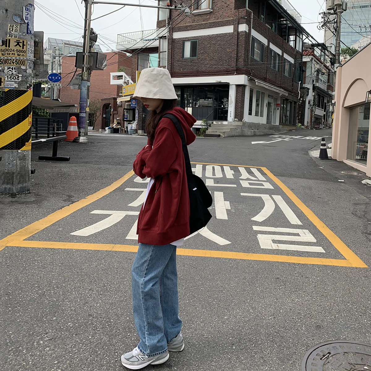 Толстовка женская с капюшоном однотонная свободная универсальная повседневная