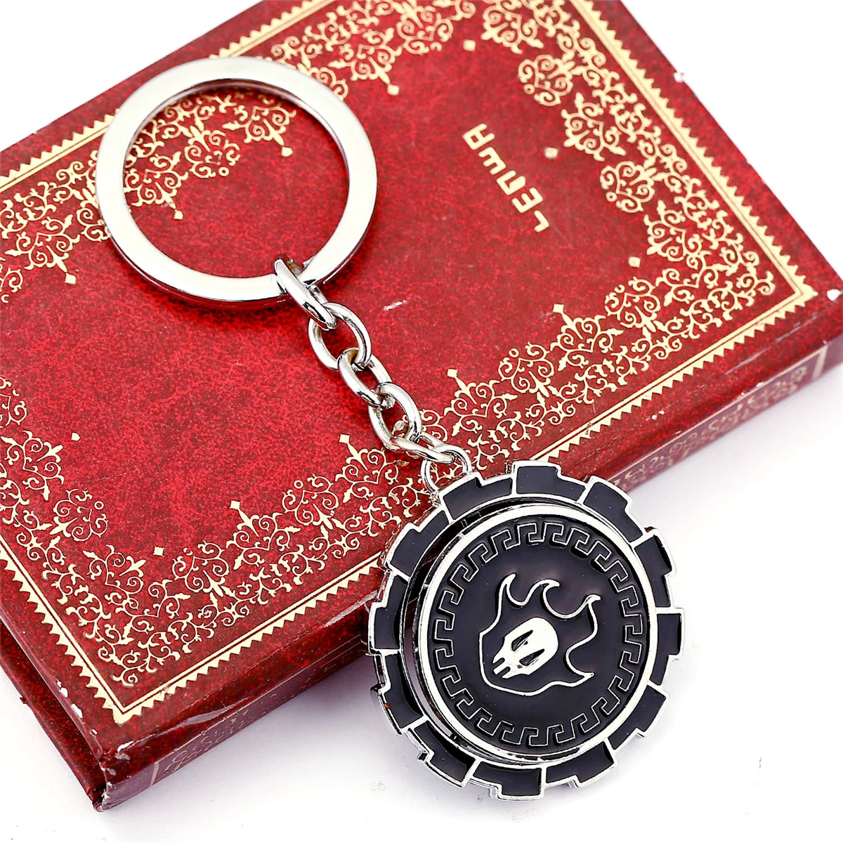 

Rotatable Anime Bleach Kurosaki Ichigo False Fire Model Bronze Alloy Black Logo Keychain Key Holder Gift for Women Men Jewelry