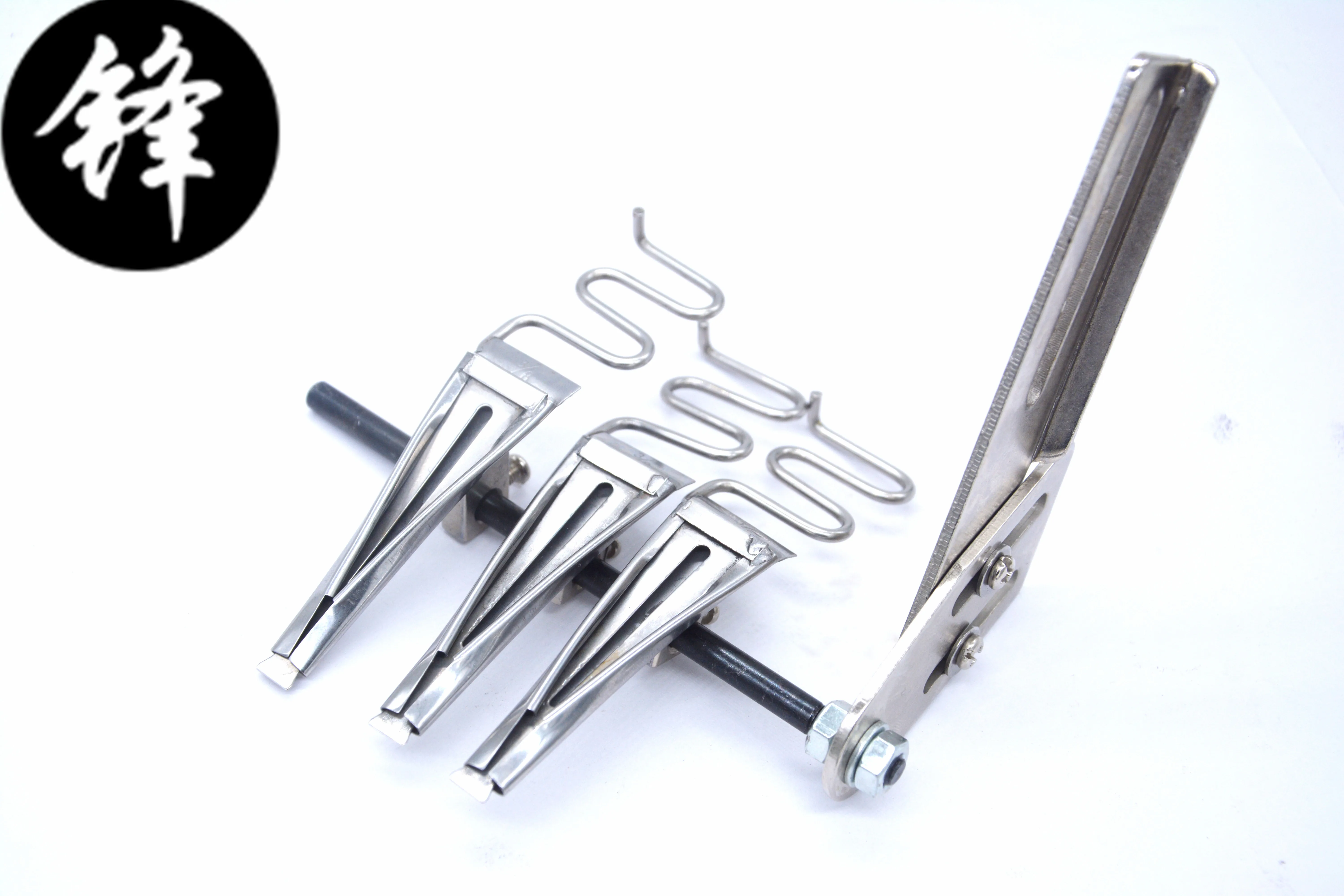 Многослойная лента для крепления декоративной ленты на куртке многоигольной