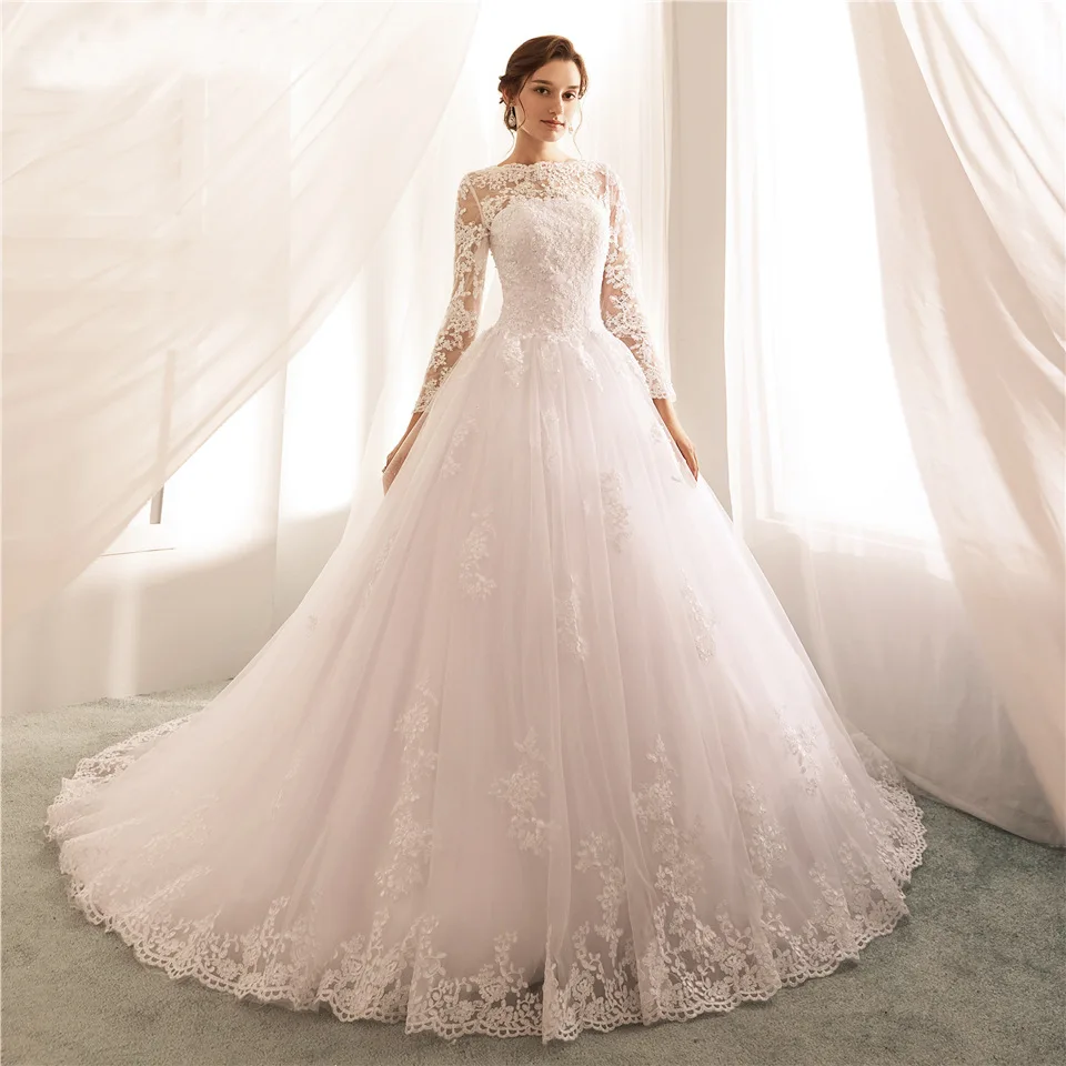 

Classic Ivory Tulle A Line Wedding Dress For Bride Appliques Lace Long Sleeves Boat Neck Court Train Modest Bridal Gowns 2021