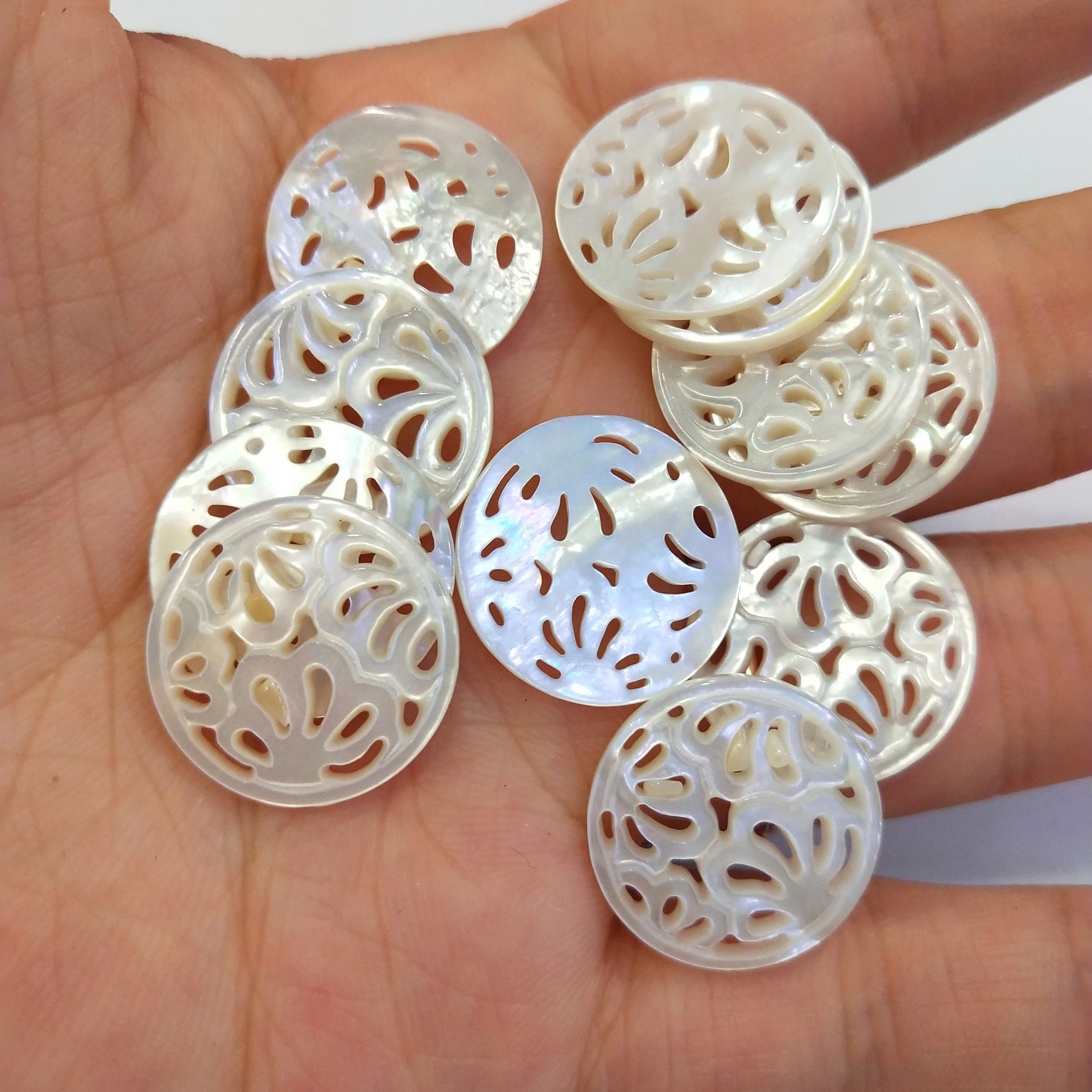 

2Pcs Sculpture Flower-shaped Shell Loose Beads Charms For DIY Necklace Bracelet Anklet Handiwork Sewing Craft Jewelry