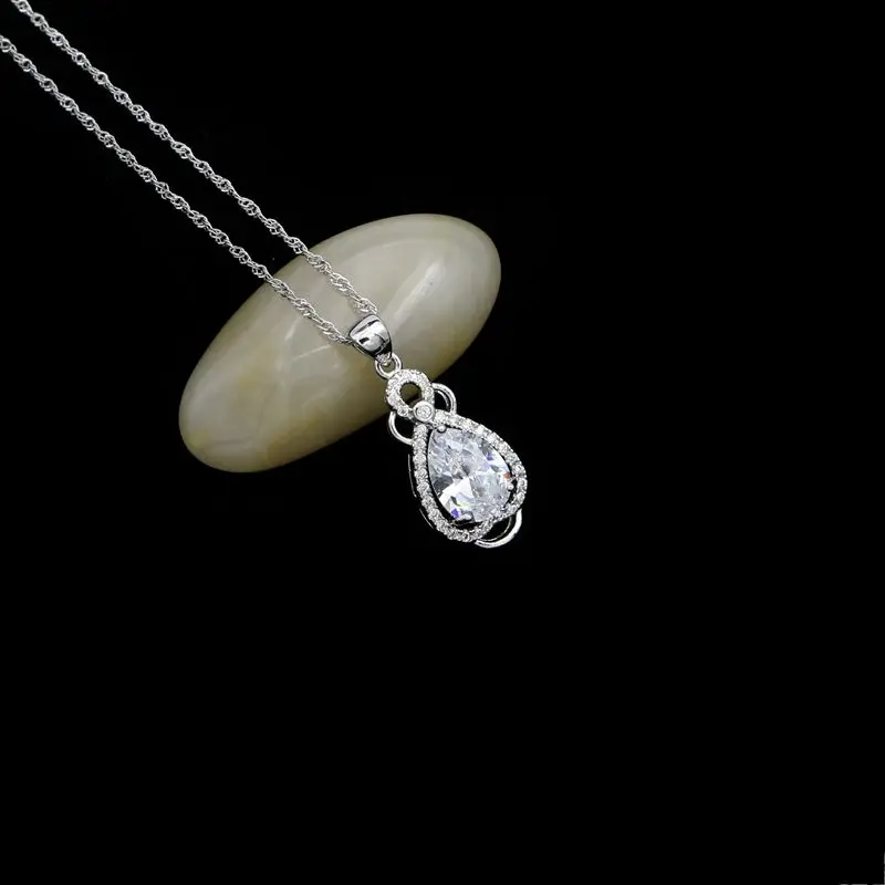 Женский ювелирный комплект из серебра 925 пробы