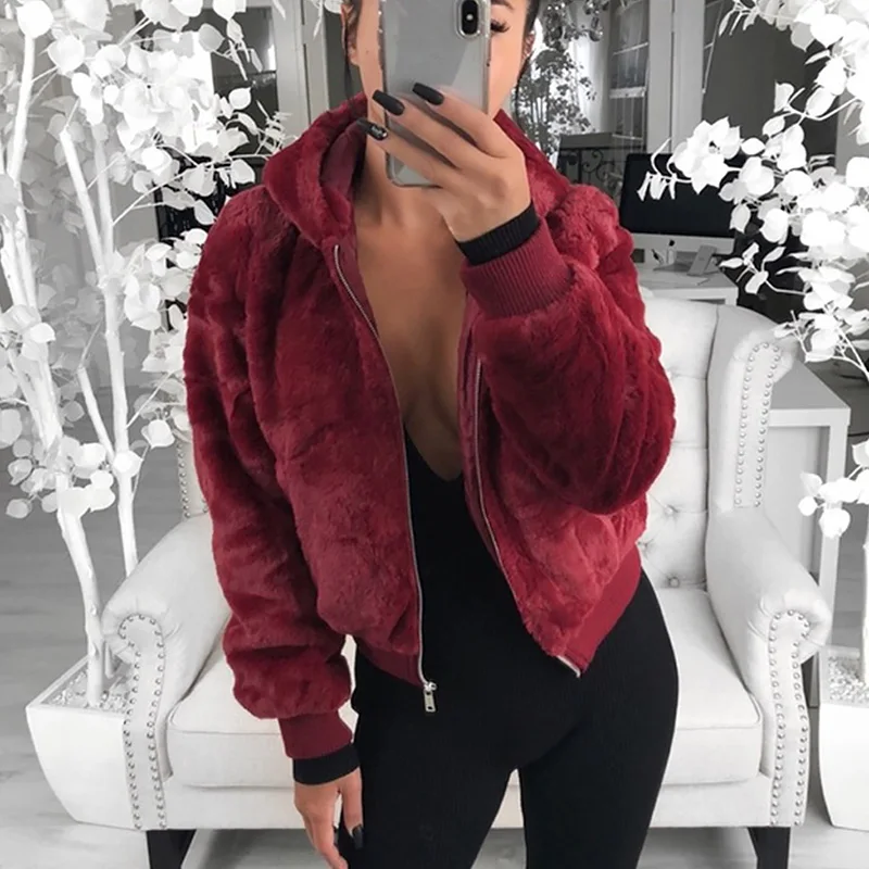 Женская короткая куртка с капюшоном из искусственного меха ягненка зимняя и