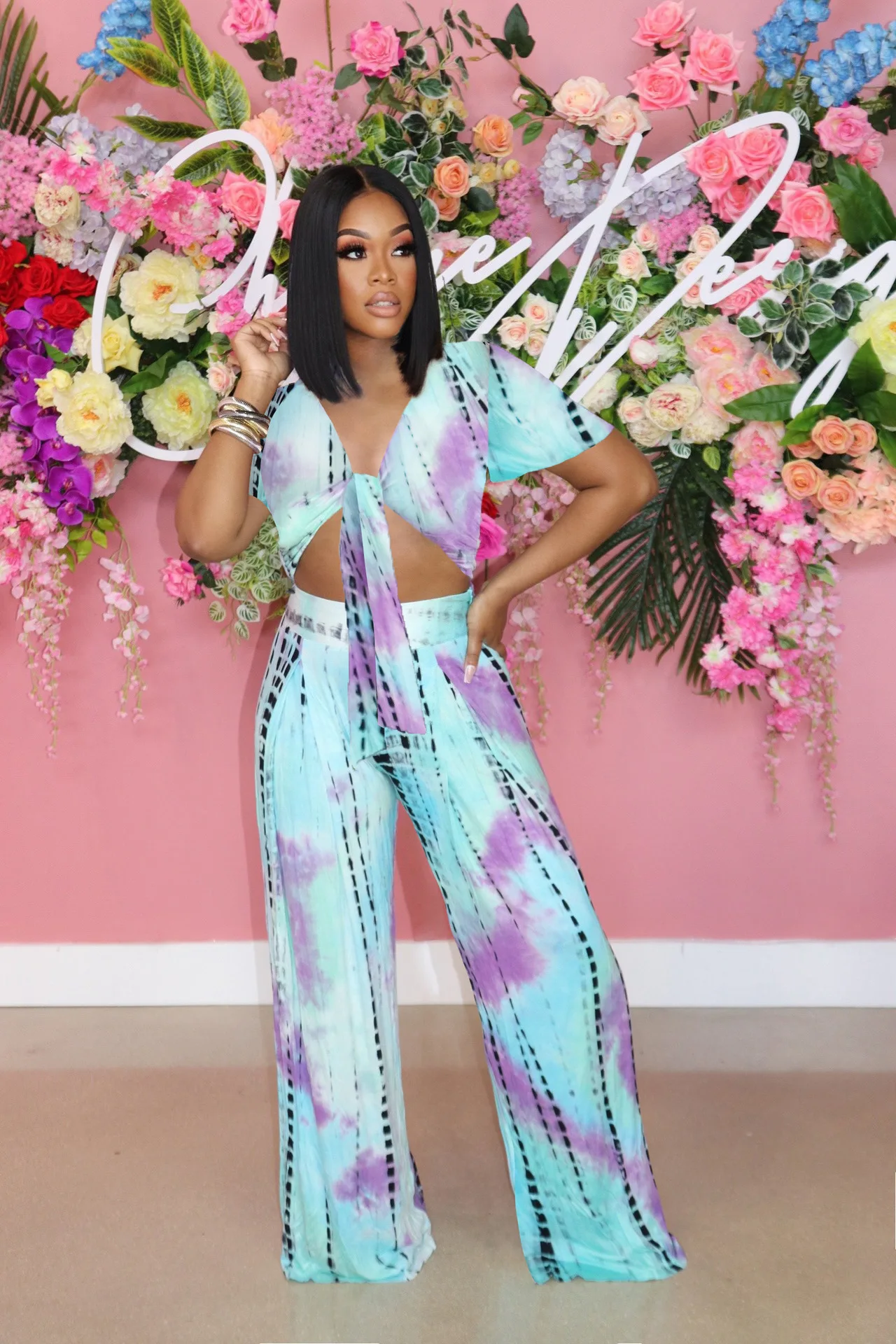

Summer feminine fashion, comfortable and versatile, two-piece suit with trousers on the chest
