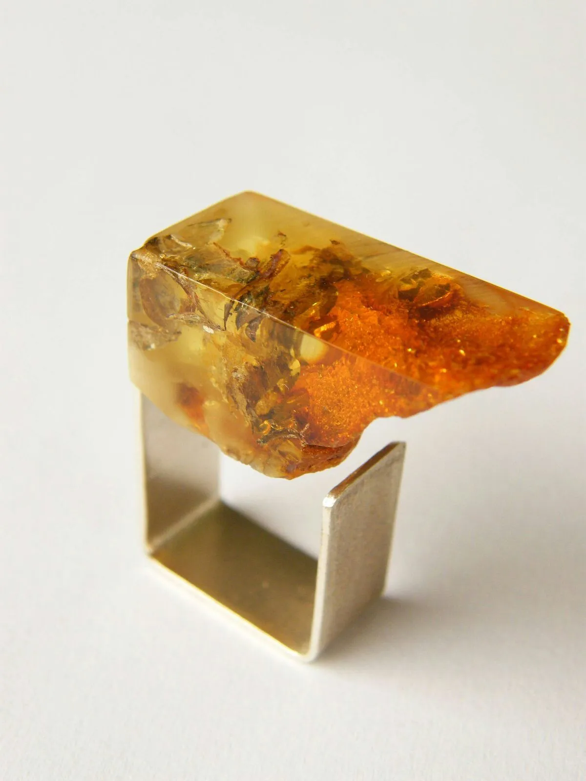 

STONE AGE KOLLEKSİYONU FROM NATURE TENİMİZE MEN WOMEN KEHRİBAR RING