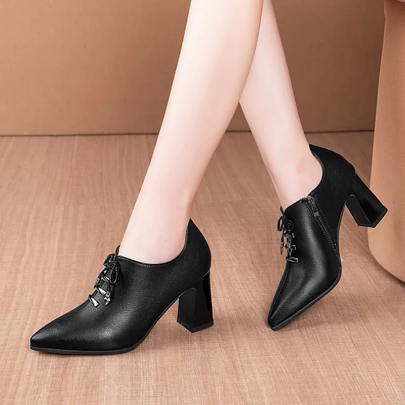 Женские туфли на шнуровке и высоком каблуке сезон осень зима 2020 классические с