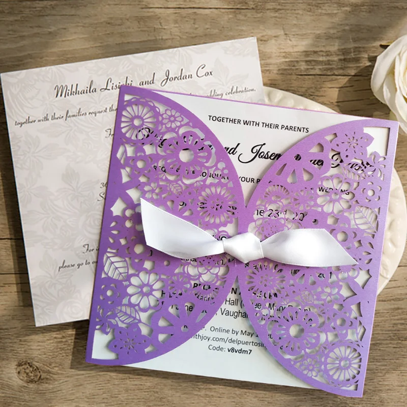 50 комплектов свадебных приглашений с белым бантом дешевые фиолетовые