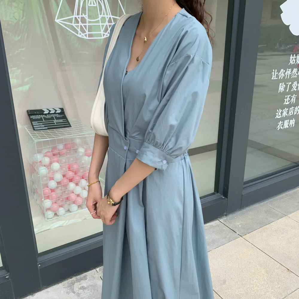 Женское летнее платье трапеция с V образным вырезом эластичным поясом и боковыми