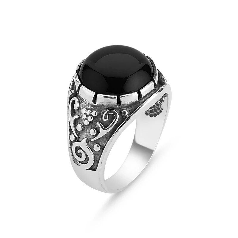 

Silverlina Silver Rugs Patterned Round Onyx Gemstone Ring