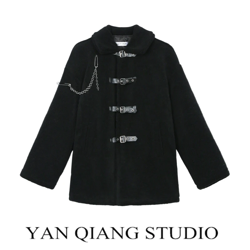 Рисунок 2 - Женское пальто с заячьими ушками