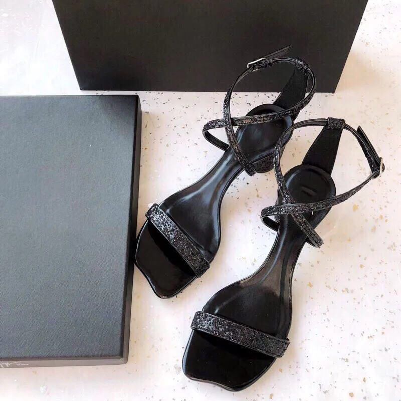 

2021 Summer New Fashion Genuine Leather Slippers Women Luxury Shoes Women Designers Metal Decoration