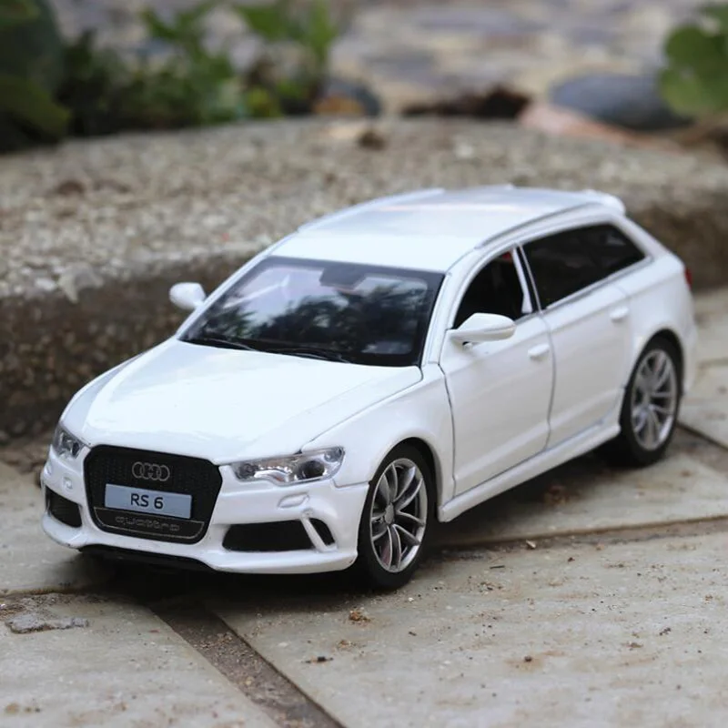 Модель автомобиля Audi RS6 из цинкового сплава модель литого под давлением со звуком