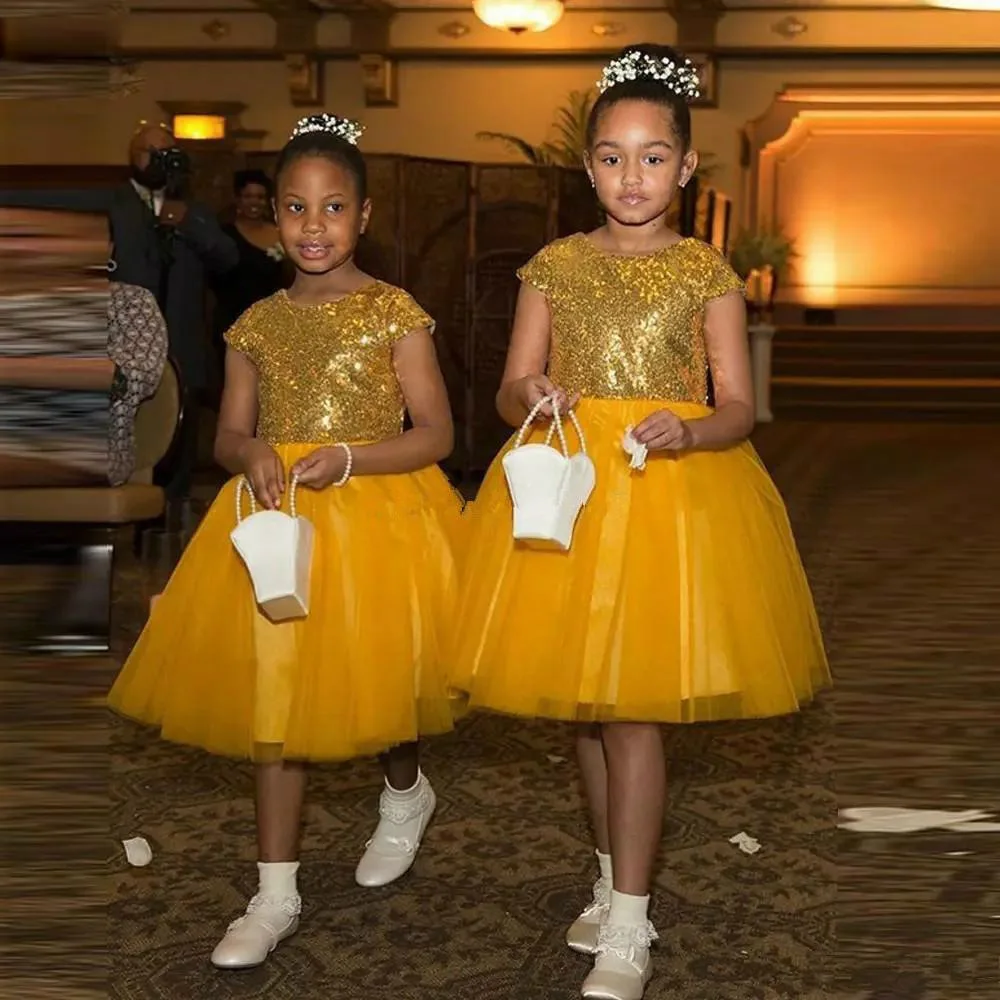 

Yellow Sequined Flower Girls Dresses O Neck Bling Bling Tea Length Kids Teens Pageant Gowns Birthday Party Dress For Wedding