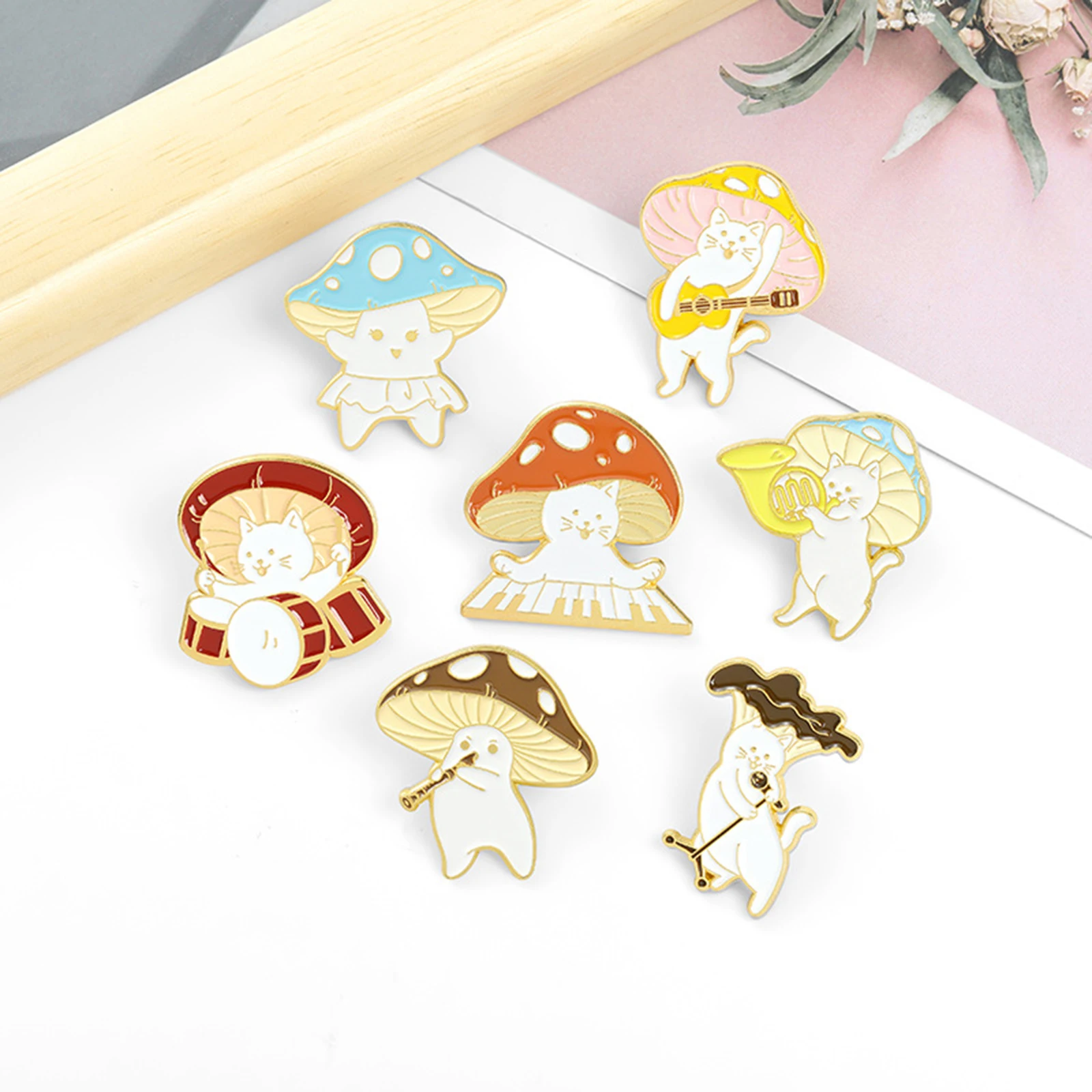 

1 PC Cute Pin Brooch Mushroom Cat Multicolor Enamel Pin Funny Accordion Brooches Bag Lapel Pin Cartoon Badge Women Jewelry Gift