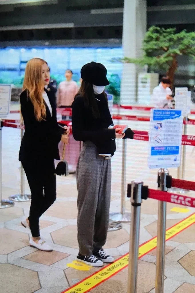 Свитшот женский однотонный с длинным рукавом и капюшоном в стиле Звезд|Женские