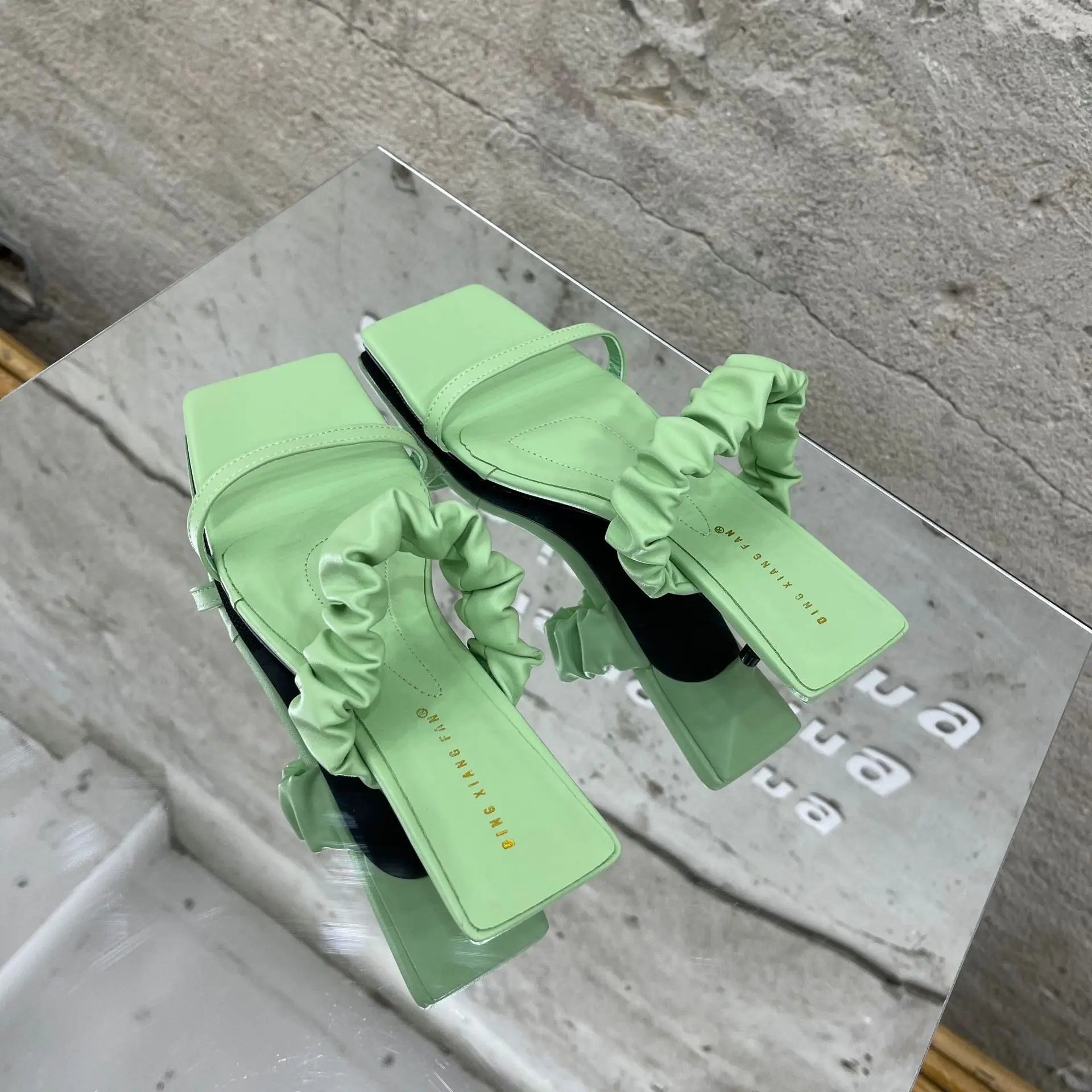 

2021 Summer Women Slippers Ladies Low Thin Sandals Elegant Square Toe Shoes Pumps High Heels Fashion Pleated PU Leather Strap