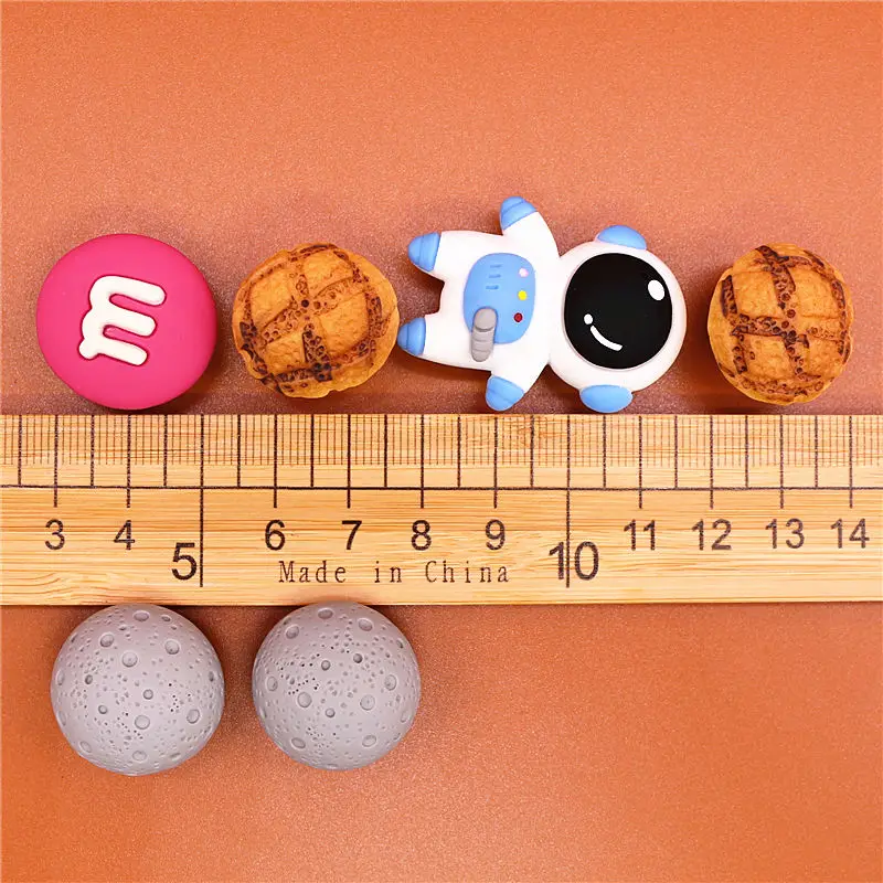 Fashion Hard Resin 3D Astronaut Shoe Charms Accessories Cute Moon Bread Shoes Buttons M Beans Sandals Charm Decorations U321