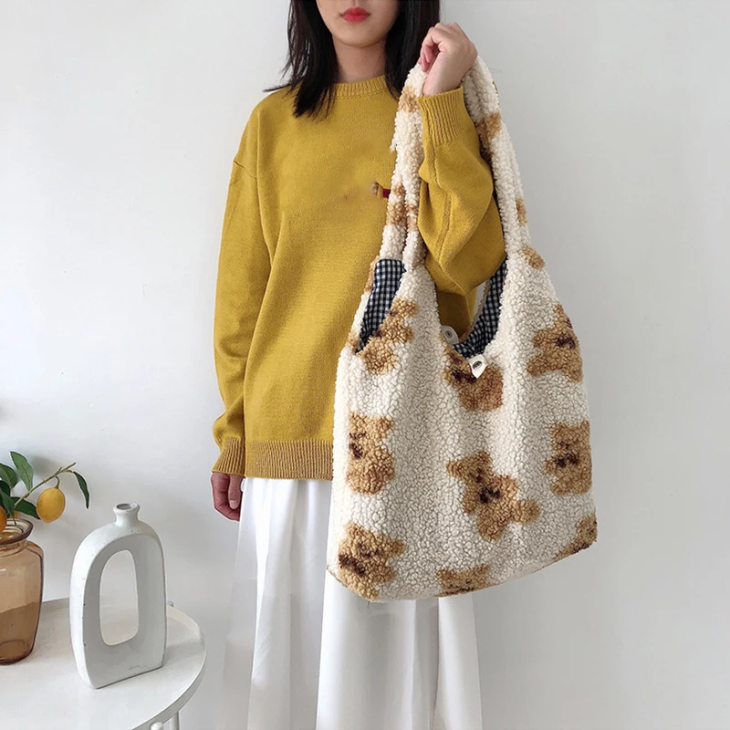 

Зимняя милая плюшевая сумка с медведем, сумка-жилет большой вместимости из овечьей шерсти, Студенческая сумка через плечо, сумка для покупо...