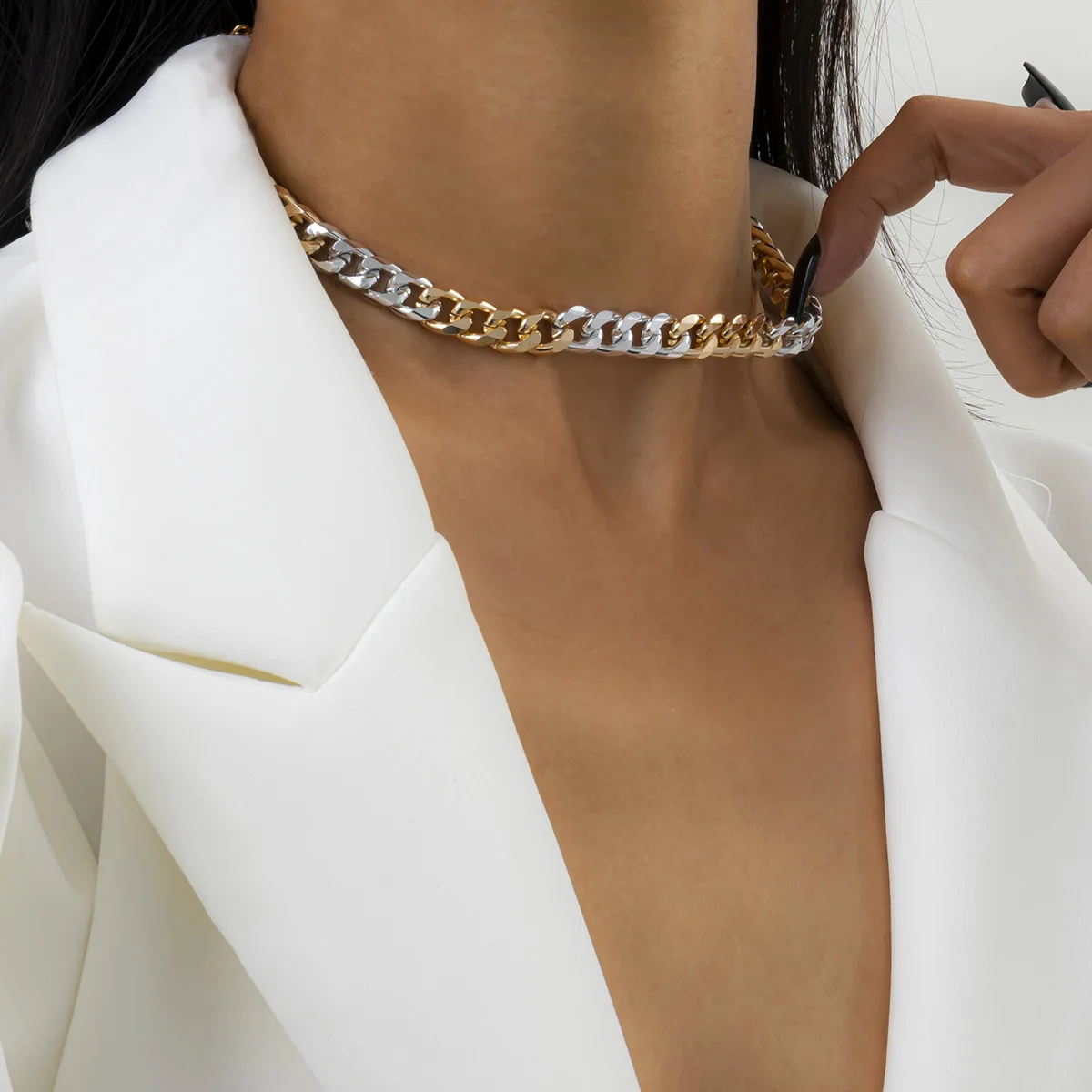 

Fashion temperament jewelry with single layer mixed color simple cross chain geometric chocker necklace for female party