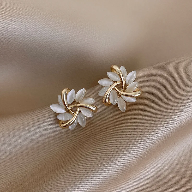 

Elegant and exquisite opal petal round earrings for women 2021 new classic jewelry unusual earrings for luxury party girls