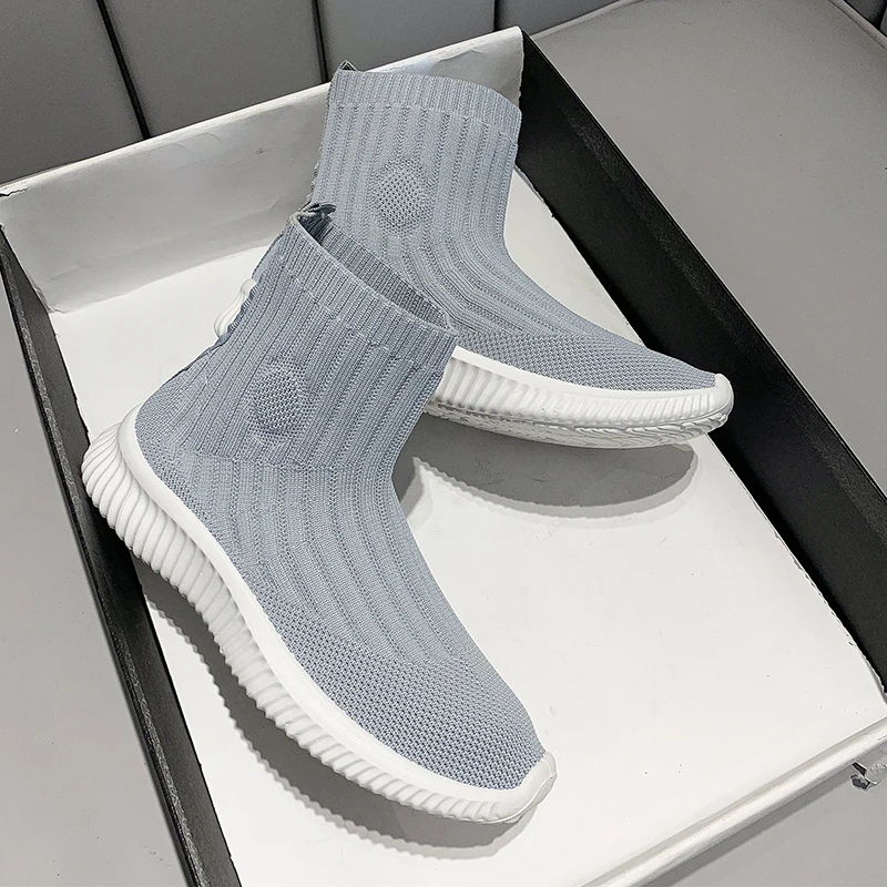 

2020 Breathable Women Boots Lightweight Flats Soft Fly Knitting Artwork Technology Athletic Sneaker Boots Walking Fashion Shoes