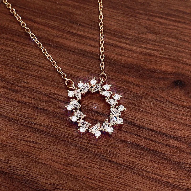 

2022 Trendy Jewelry Necklace For Women Wreath Inlaid With Zircon Pendant Clavicle Chain Valentines Day Gift Collares Para Mujer