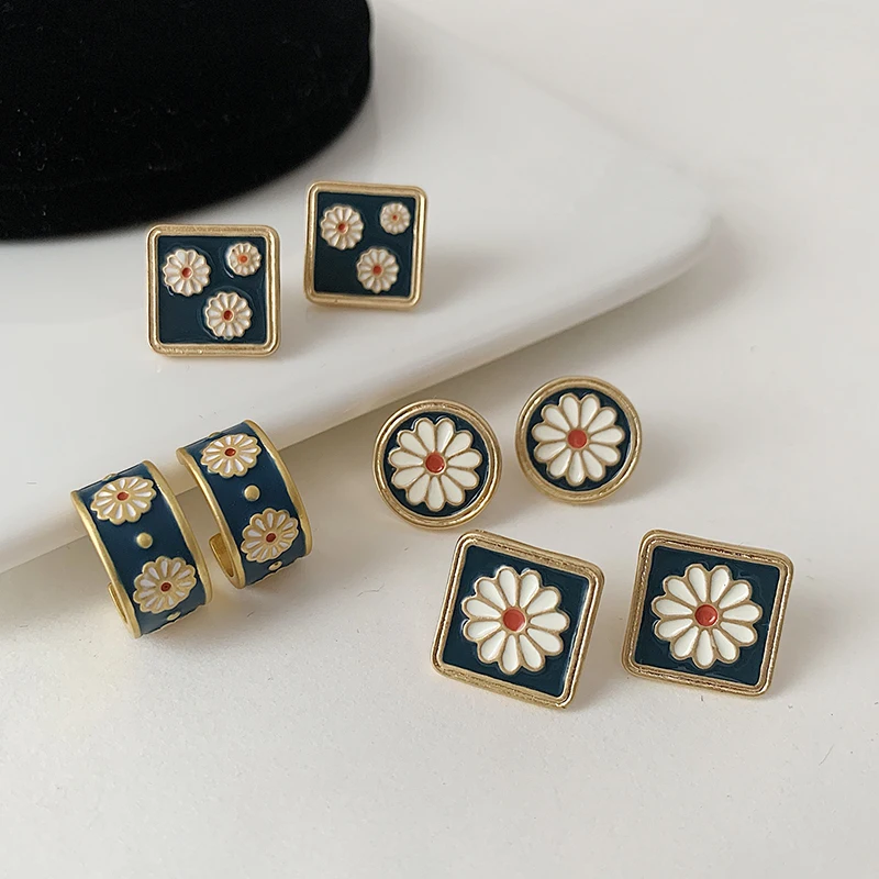 

2020 Vintage Colorful Enamel Metal Flower Stud Earrings Geometric C-Shaped Round Glaze for Women Girls Wedding Jewelry Gifts