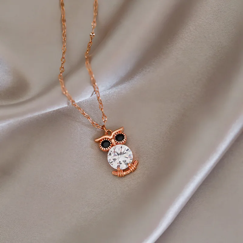 

Rose Gold Titanium Steel Love Fish Tail Pendant Roman Numeral Owl Fashion Necklace Rose Gold Women's Gift Jewelry Party Necklace