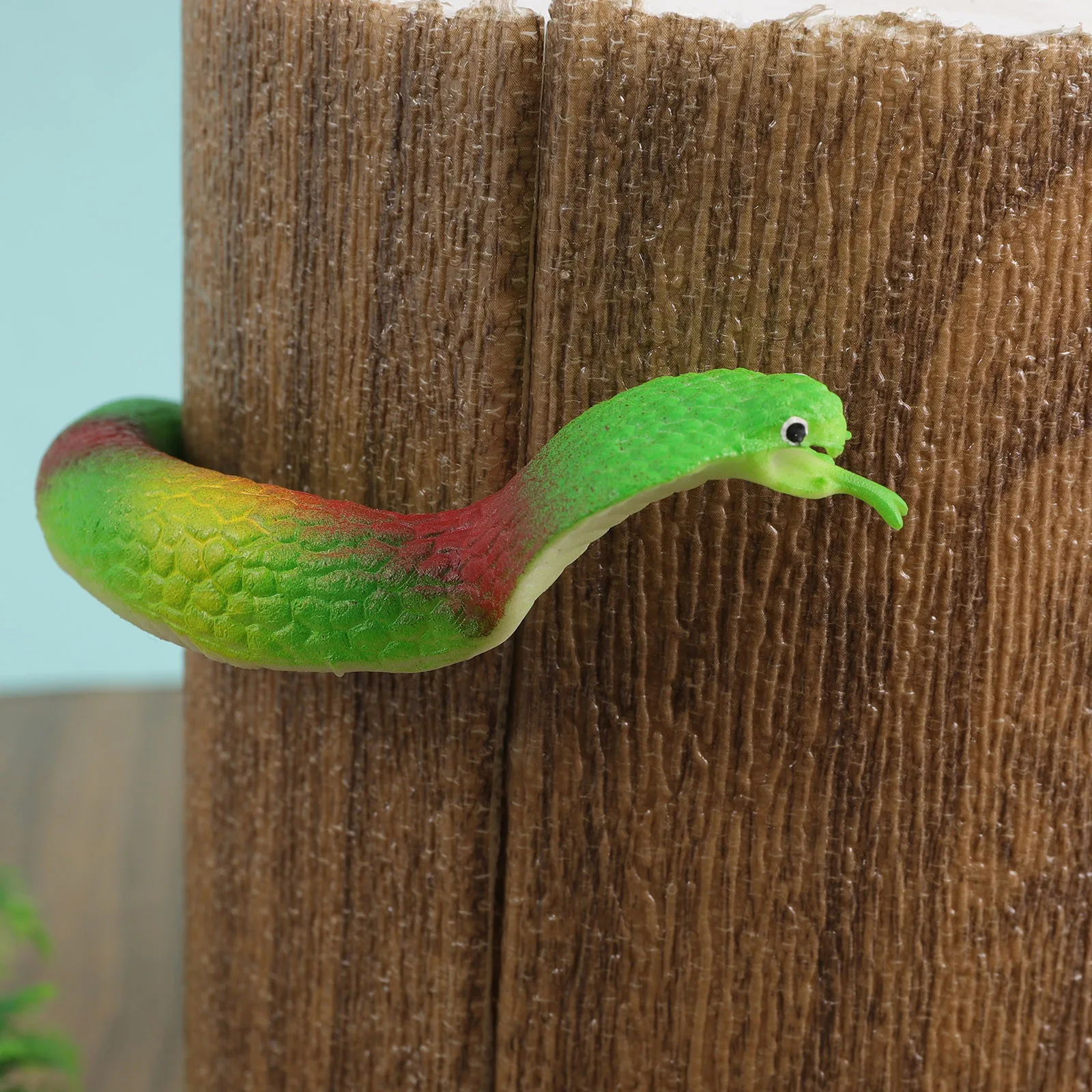 

Tricky Toys Snake Statue Realistic Snake Prank Props, Scary Snake Toy Panic Bird Snake stress reliever Toys brinquedos infantil