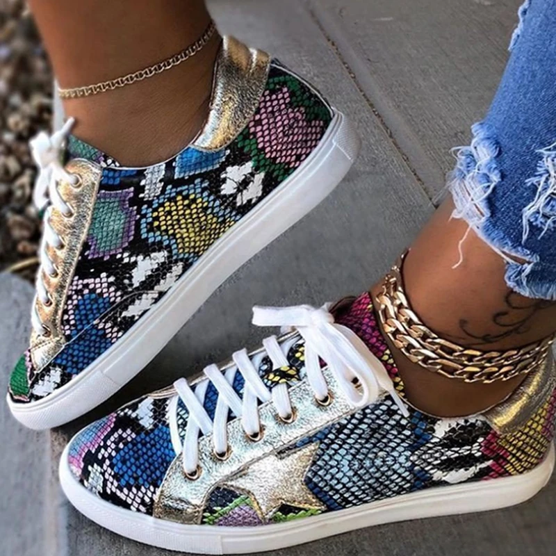 

2021 Autumn Star Snake Print Lace-Up Flat Shoes Casual Round Toe Simple Sports Shoes Women New Fashion Walking Viscose Sneakers