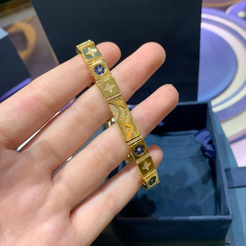 

925 Sterling Silver Luxury Goods Petal Pearl Jewelry Necklace Sweater Chain Fashion Sense Of Luxury 2021 New Style Female Gift