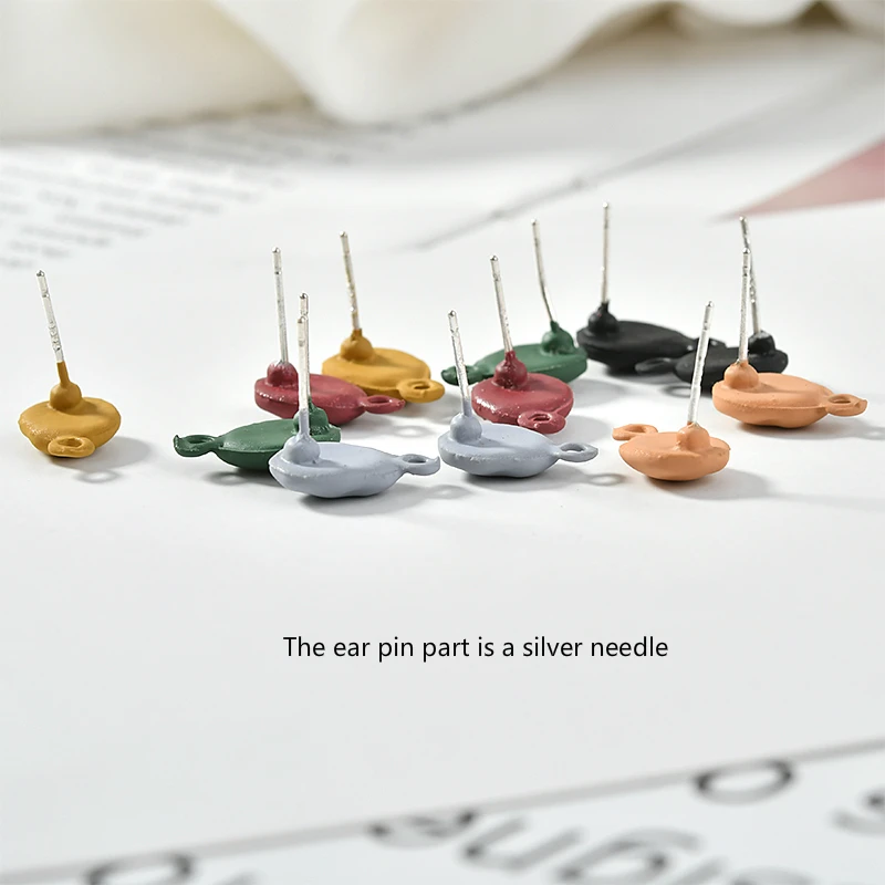 Серьги гвоздики из сплава с резиновыми красками серебряные серьги неправильной