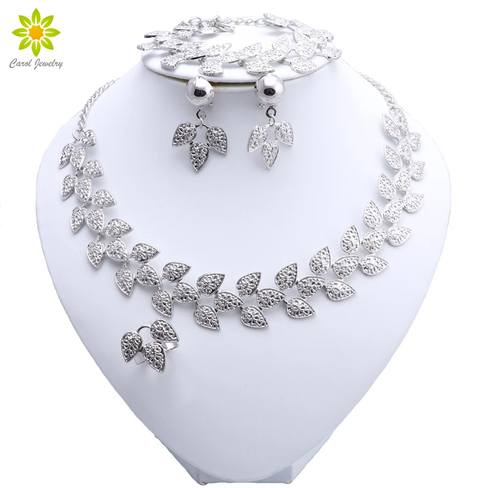 

Комплект ювелирных изделий, ожерелье, серьги, кольцо, посеребренные, в форме листьев