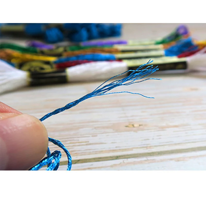 Разноцветные золотые и серебряные нитки для рукоделия | Дом сад