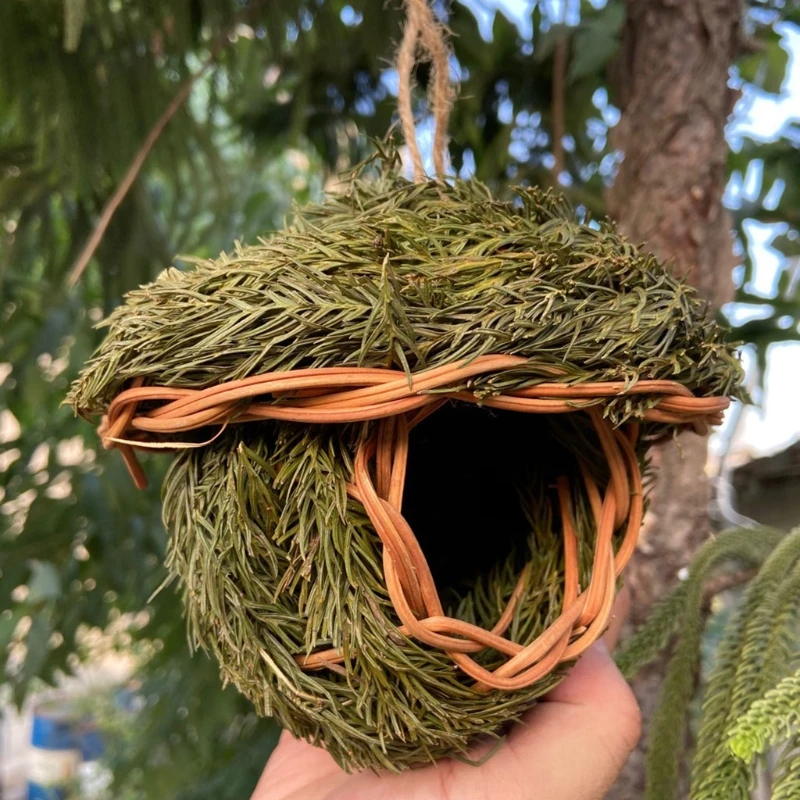 

Hand-Woven Bird House Natural Grass Bird Nest Shelter Hut Small Bird Hideaway Outside Hanging Resting Place