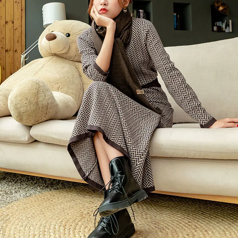

2021 Autumn Winter Small Fragrance Houndstooth Knit Suit Round-neck Sweater Top +Straight Skirts Two-piece Female Y305
