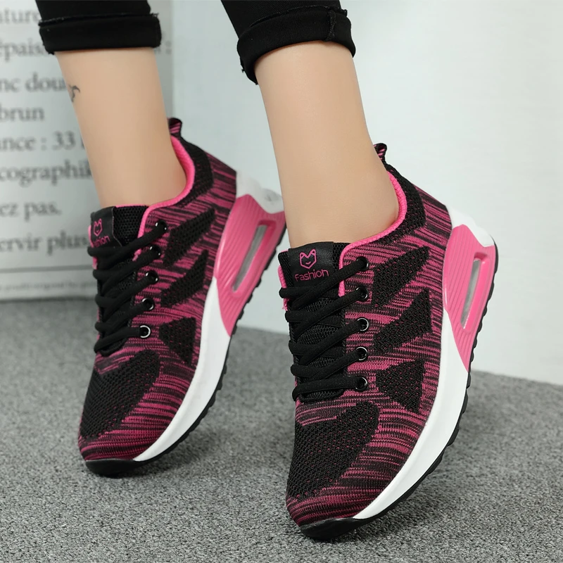 Женские беговые кроссовки на платформе удобная спортивная обувь танкетке для