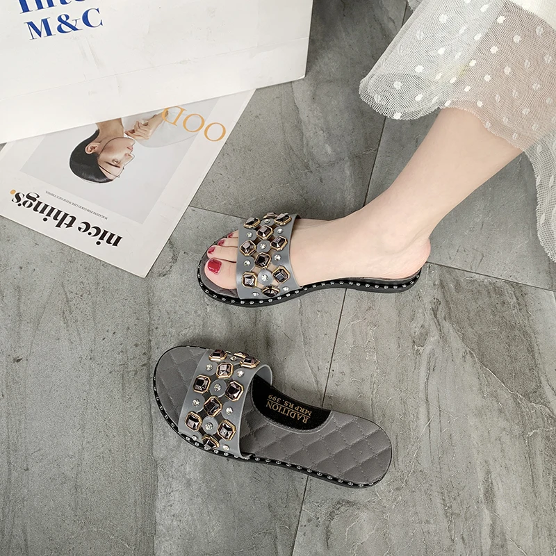 Летние новые женские сандалии и тапочки на низком каблуке Нескользящие