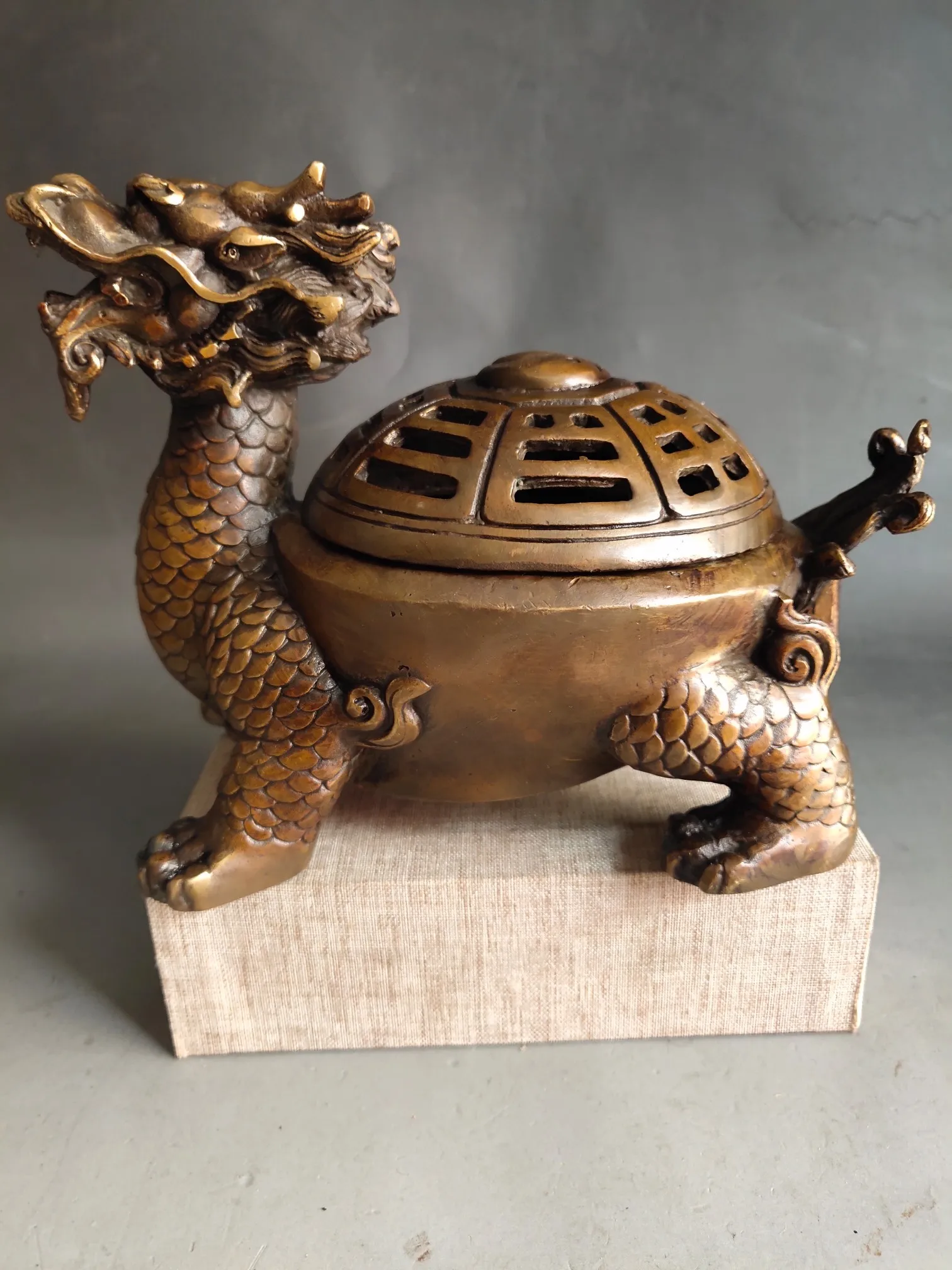 

Exquisite Old Chinese Hand-carved Dragon Turtle Brass Incense Burner Censer Statue Iiving Room Decoration Home Gift