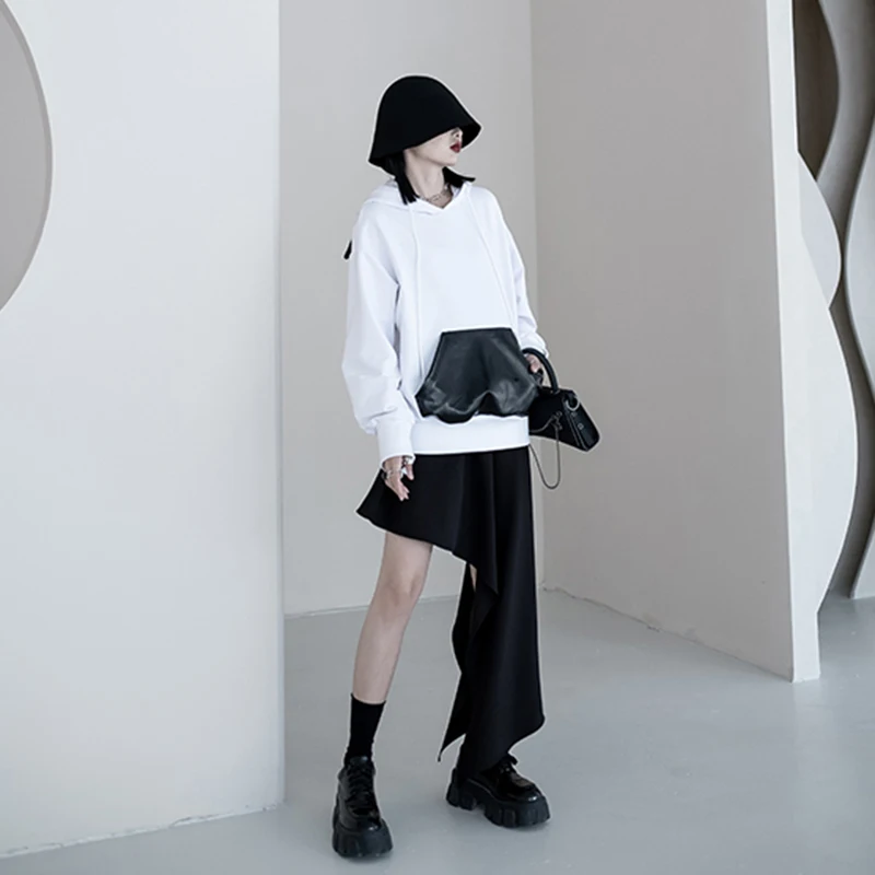 

[EAM] High Waist Black Irregular Button Temperament Long Half-body Skirt Women Fashion Tide New Spring Autumn 2021 1DD5941