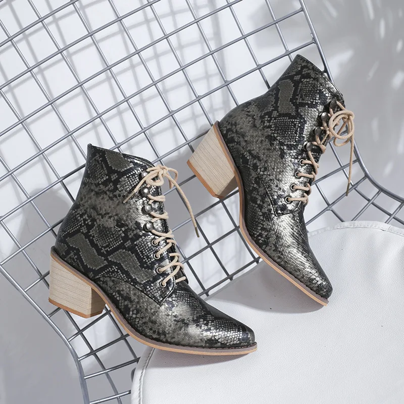 Женские ботильоны со змеиным принтом на среднем каблуке Размеры 35-43 | Обувь