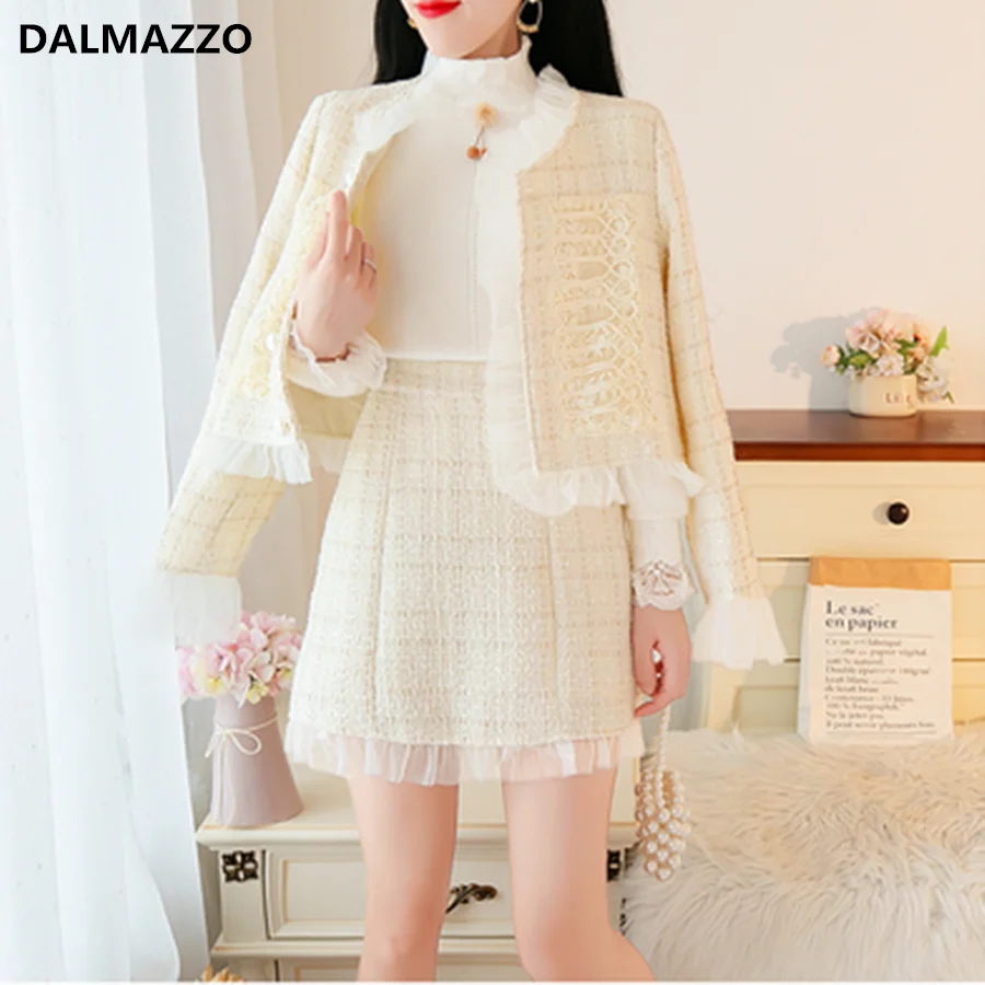

Женские костюмы DALMAZZO, осень 2021, твидовое шерстяное лоскутное Сетчатое однобортное короткое пальто с жемчужинами и мини-юбка, комплекты из 2 ...