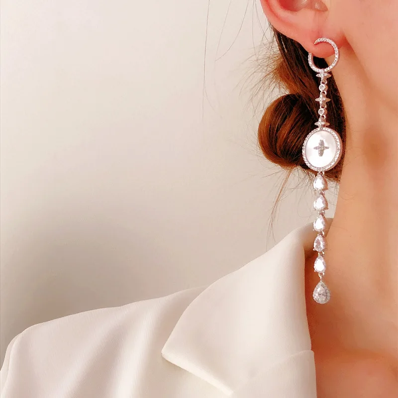

Natural white mother-of-pearl long earrings